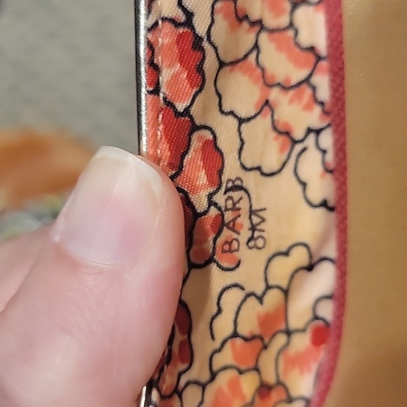 TAHARI Barb Red and Gold Chunky Heel - Picture 7 of 7